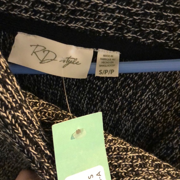 Sweater/poncho size small, new with tags - Picture 3 of 7